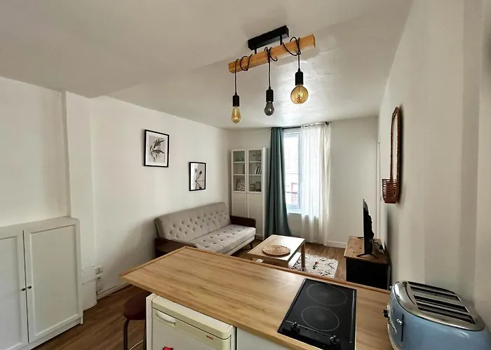 Charming Bright For 2 In Apartament