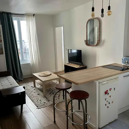 Charming Bright For 2 In Paris