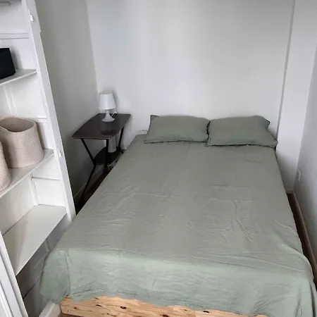 Charming Bright For 2 In דירה פריז